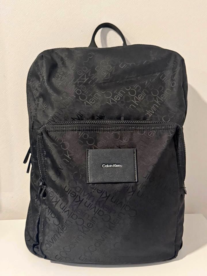 Mochila Calvin Klein + Mochila Adidas de Regalo Nueva con Etiquetas
