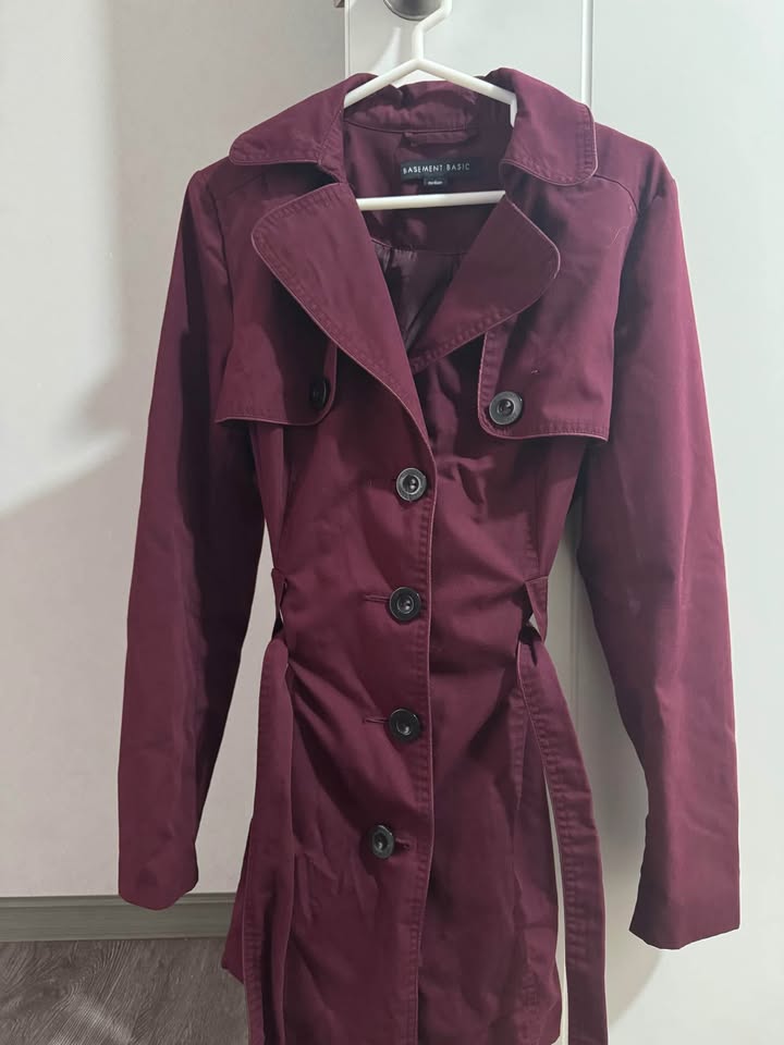 Gabardina guinda talla M