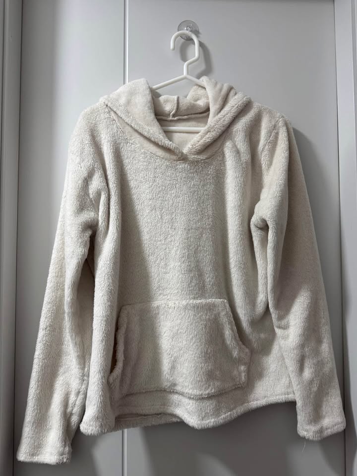 Polera con capucha blanca talla S